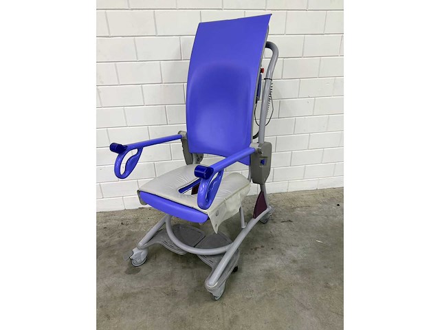 Arjo - carino - elektrische douchestoel toiletstoel - afbeelding 2 van  5