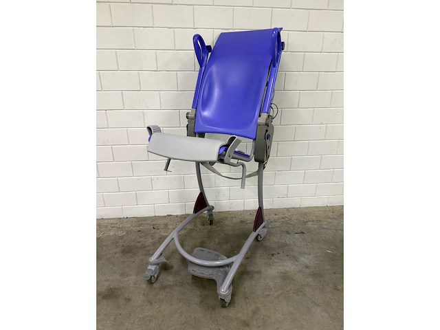 Arjo - carino - elektrische douchestoel toiletstoel - afbeelding 3 van  5