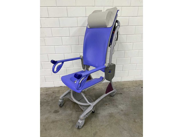 Arjo - carino - elektrische douchestoel toiletstoel - afbeelding 2 van  5