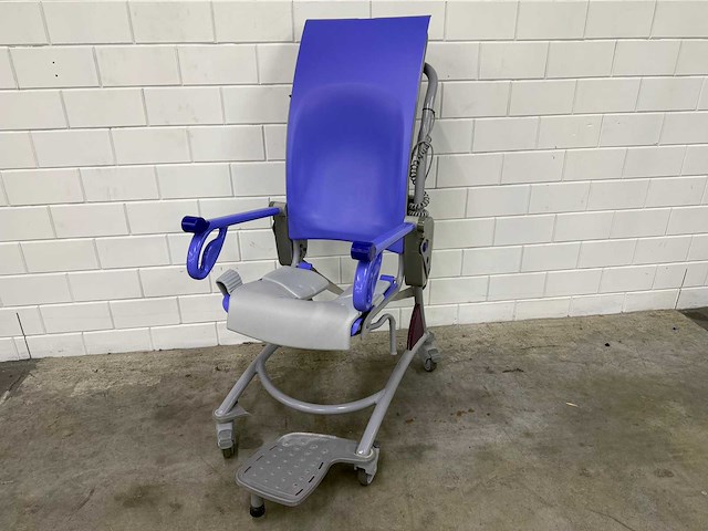 Arjo - carino - elektrische douchestoel toiletstoel - afbeelding 1 van  5