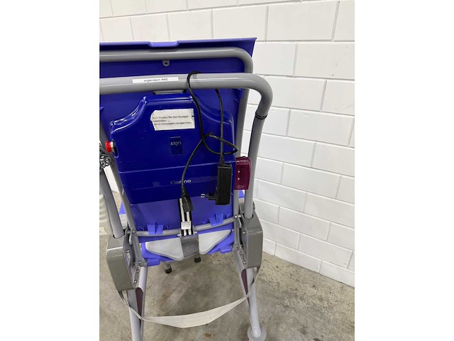 Arjo - carino - elektrische douchestoel toiletstoel - afbeelding 5 van  5