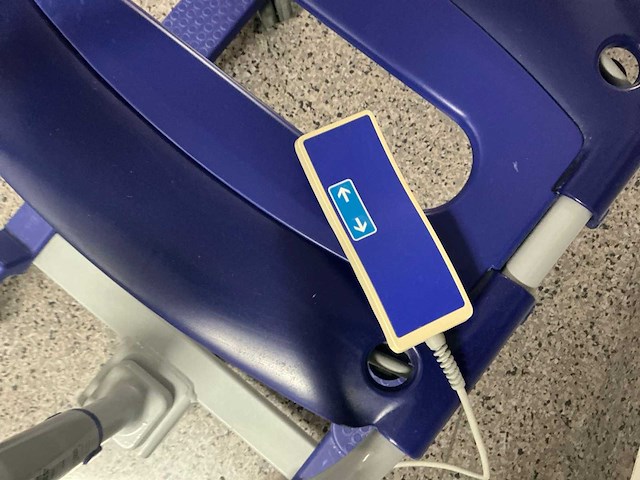 Arjo cdb60x badlift - afbeelding 4 van  6