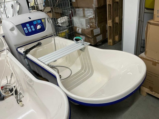 Arjo hoog/laag ziekenhuisbad - afbeelding 1 van  4