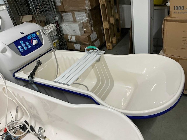 Arjo hoog/laag ziekenhuisbad - afbeelding 2 van  4