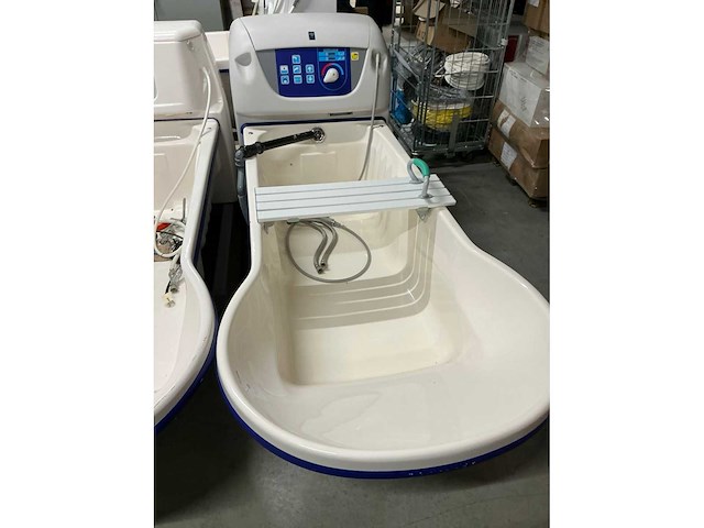 Arjo hoog/laag ziekenhuisbad - afbeelding 3 van  4