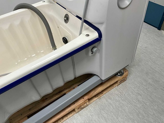 Arjo hydrotherapiebad - afbeelding 4 van  8