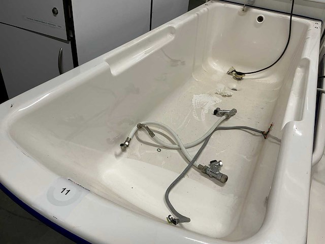 Arjo primo hoog/laag ziekenhuisbad - afbeelding 4 van  5