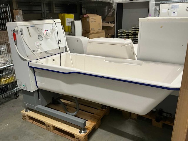 Arjo primo hoog/laag ziekenhuisbad - afbeelding 2 van  7