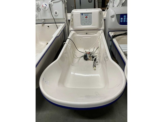 Arjo rhapsody hoog/laag ziekenhuisbad - afbeelding 2 van  4