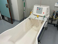 Arjo rhapsody hoog/laag ziekenhuisbad - afbeelding 3 van  6