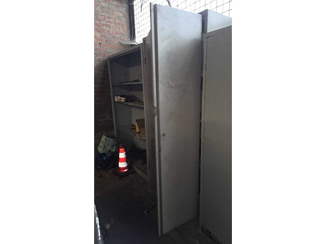 Armoire en métal (3x) - afbeelding 2 van  12