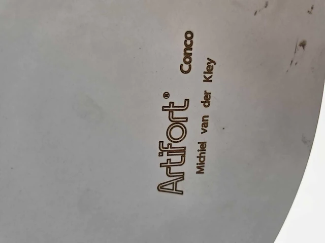 Artifort - conco - tafel - afbeelding 4 van  7