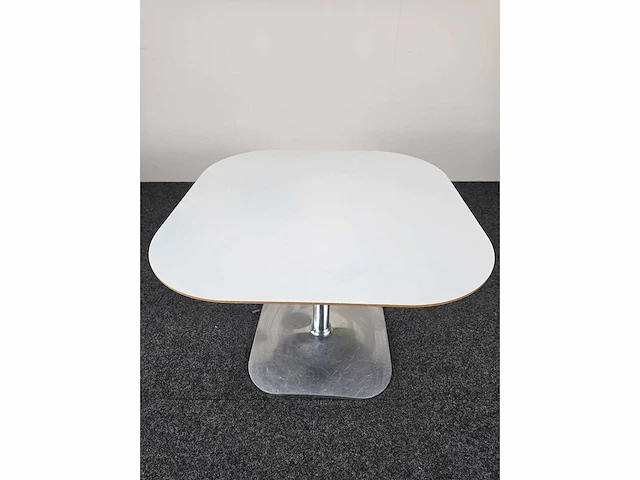 Artifort - conco - tafel - afbeelding 1 van  7