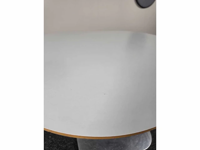 Artifort - conco - tafel - afbeelding 6 van  7