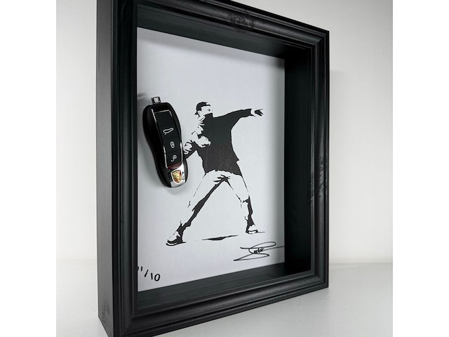 Artwork - porsche - porsche thrower - feat banksy - 2024 - editie 2/10 - afbeelding 1 van  6