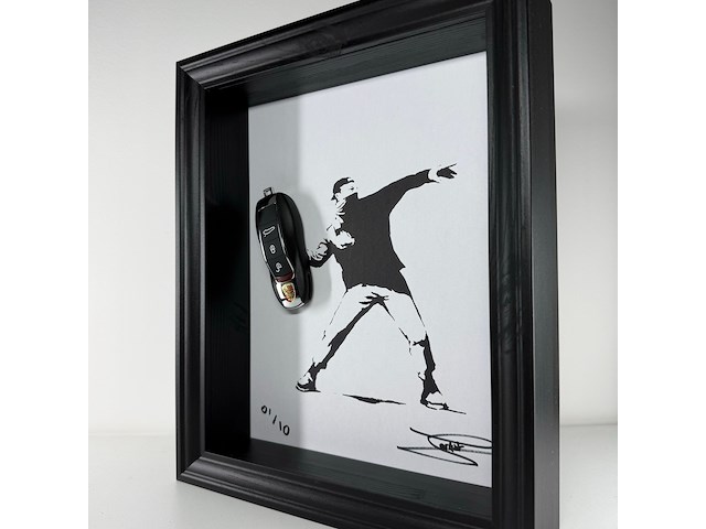 Artwork - porsche - porsche thrower - feat banksy - 2024 - editie 2/10 - afbeelding 3 van  6