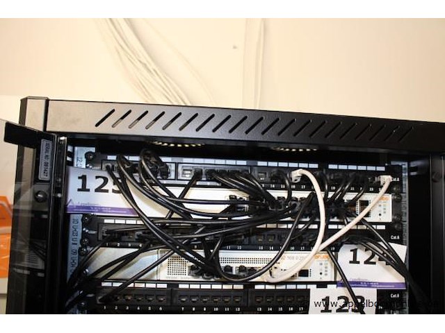 Aruba 24 1g base-t / 4p 10g sfp+ - afbeelding 1 van  3