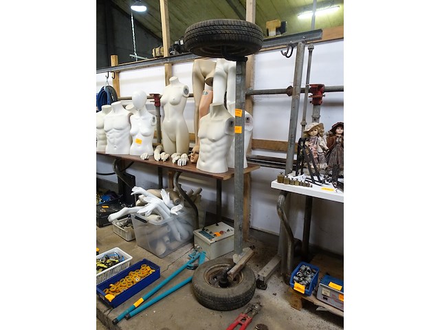 As voor aanhangwagen met wielen (flensen ontbreken - te herstellen)l.1,60m - afbeelding 1 van  2