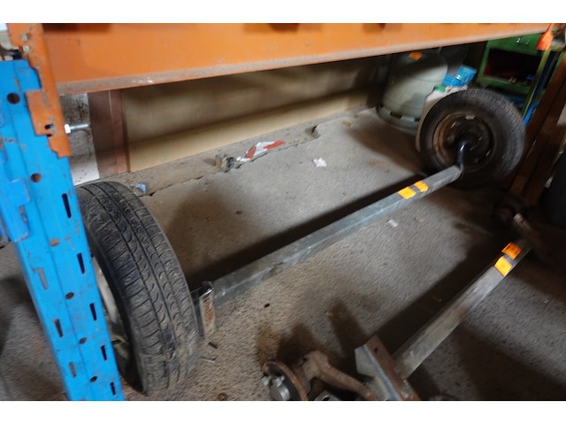 As voor aanhangwagen met wielen l. 1,60m (flensen ontbreken) - afbeelding 1 van  2