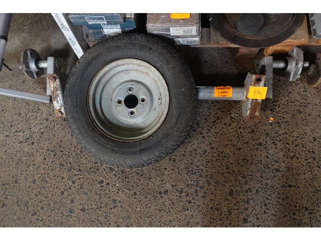 As voor aanhangwagen + wiel - afbeelding 1 van  2