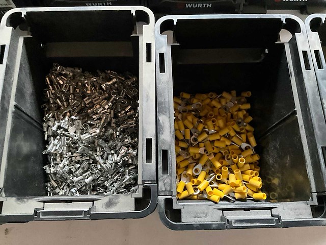 Assorti bevestigingsmaterialen o.a. ringtong en vlakstekkerhulzen in stapelbare bakken - afbeelding 5 van  8