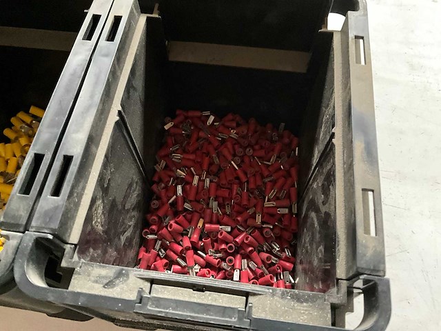 Assorti bevestigingsmaterialen o.a. ringtong en vlakstekkerhulzen in stapelbare bakken - afbeelding 12 van  14