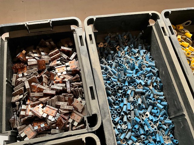 Assorti bevestigingsmaterialen o.a. ringtong in stapelbare bakken - afbeelding 9 van  16