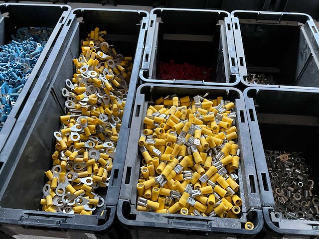 Assorti bevestigingsmaterialen o.a. ringtong in stapelbare bakken - afbeelding 12 van  16