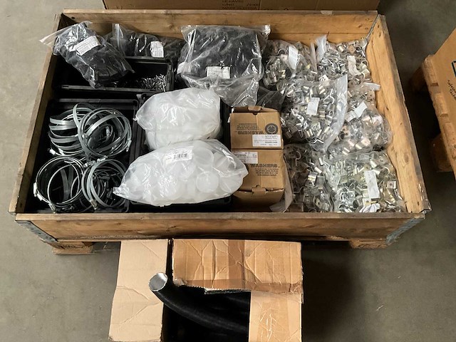 Assorti diverse bevestigingsmaterialen - afbeelding 1 van  16