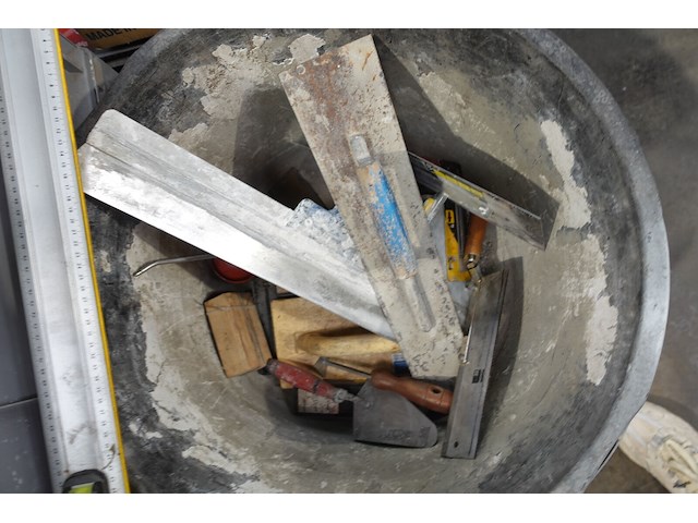 Assortiment aannemersmateriaal - afbeelding 2 van  6