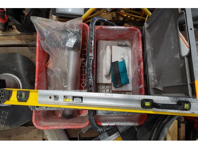 Assortiment aannemersmateriaal - afbeelding 4 van  6