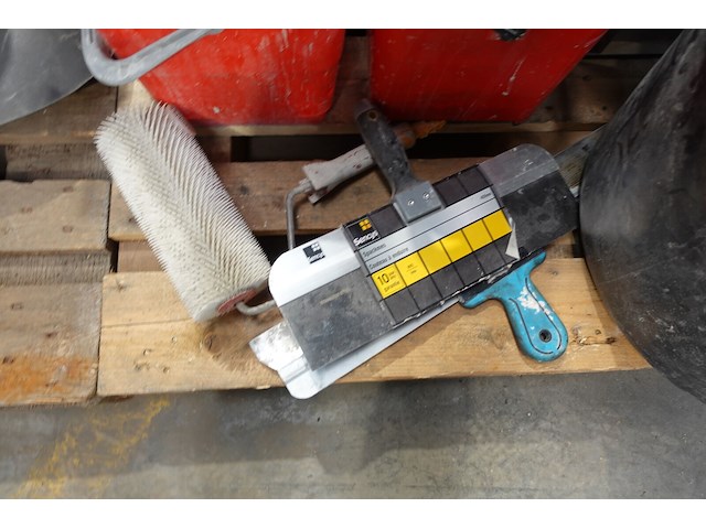 Assortiment aannemersmateriaal - afbeelding 5 van  6