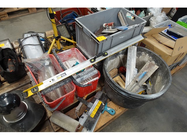 Assortiment aannemersmateriaal - afbeelding 6 van  6