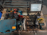 Assortiment divers werkmateriaal - afbeelding 1 van  6