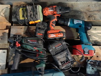 Assortiment divers werkmateriaal - afbeelding 2 van  6