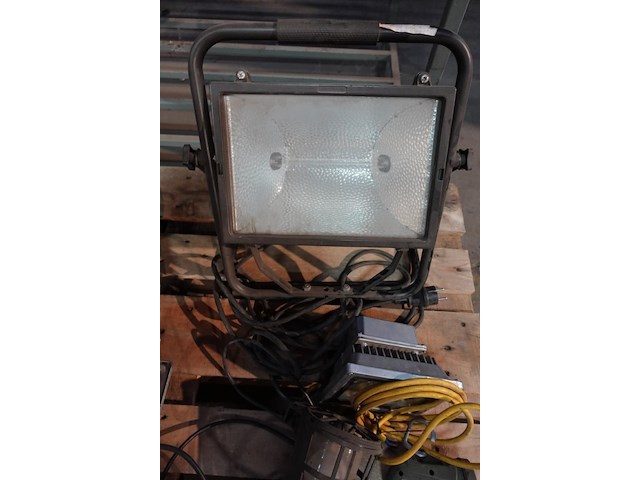 Assortiment divers werkmateriaal - afbeelding 3 van  6