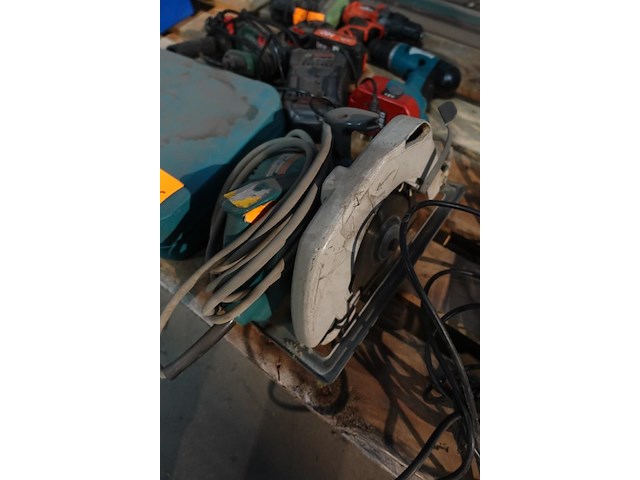 Assortiment divers werkmateriaal - afbeelding 5 van  6