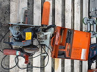 Assortiment divers werkmateriaal - afbeelding 1 van  9