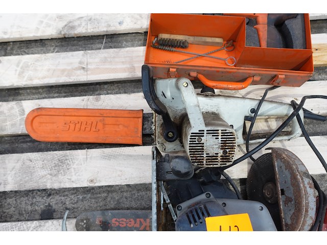 Assortiment divers werkmateriaal - afbeelding 3 van  9