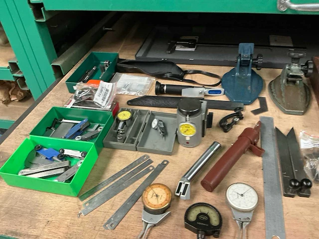 Assortiment diverse meetgereedschappen - afbeelding 8 van  8