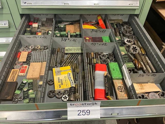 Assortiment draadtappen en snijkussens - afbeelding 1 van  6
