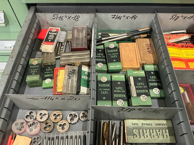 Assortiment draadtappen en snijkussens - afbeelding 9 van  9