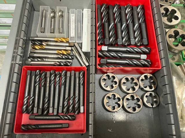 Assortiment draadtappen en snijkussens - afbeelding 7 van  7