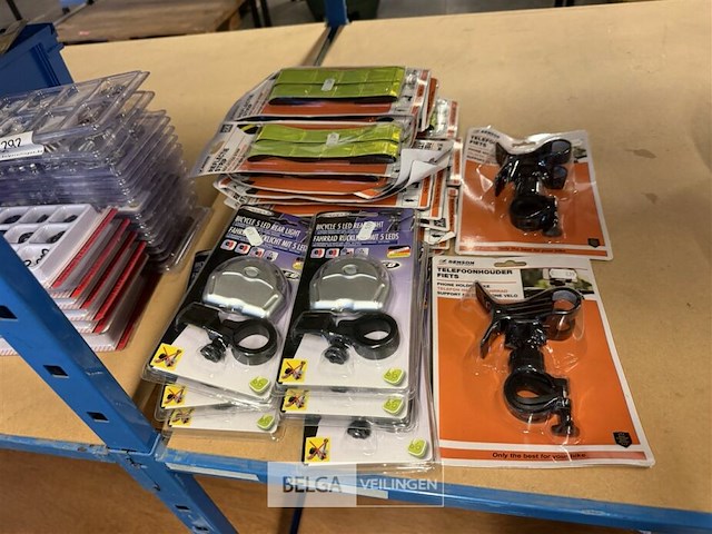 Assortiment fietsaccessoires - afbeelding 1 van  4