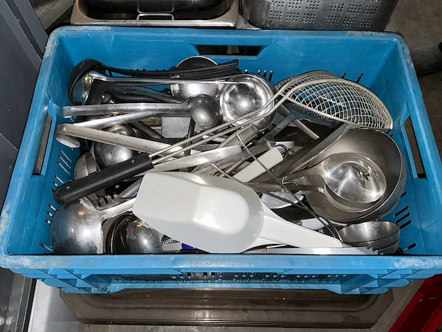 Assortiment keukenmateriaal - afbeelding 7 van  7