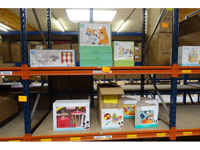 Assortiment kinderspeelgoed - afbeelding 1 van  8