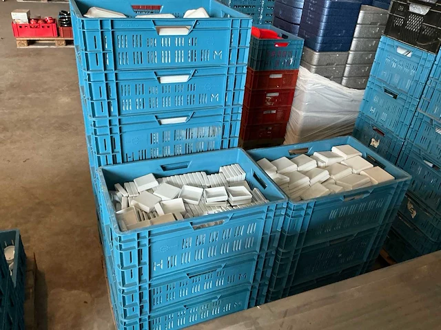 Assortiment kommetjes en bordjes - afbeelding 4 van  9