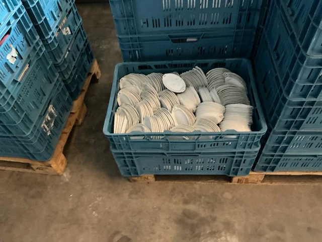 Assortiment kommetjes en bordjes - afbeelding 5 van  9