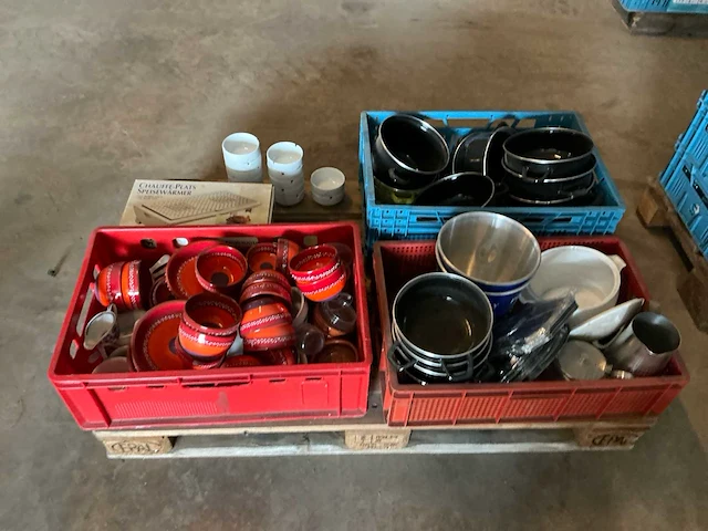 Assortiment potten en schaaltjes - afbeelding 1 van  6