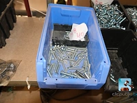 Assortiment schroeven en ijzerwaren - afbeelding 2 van  24
